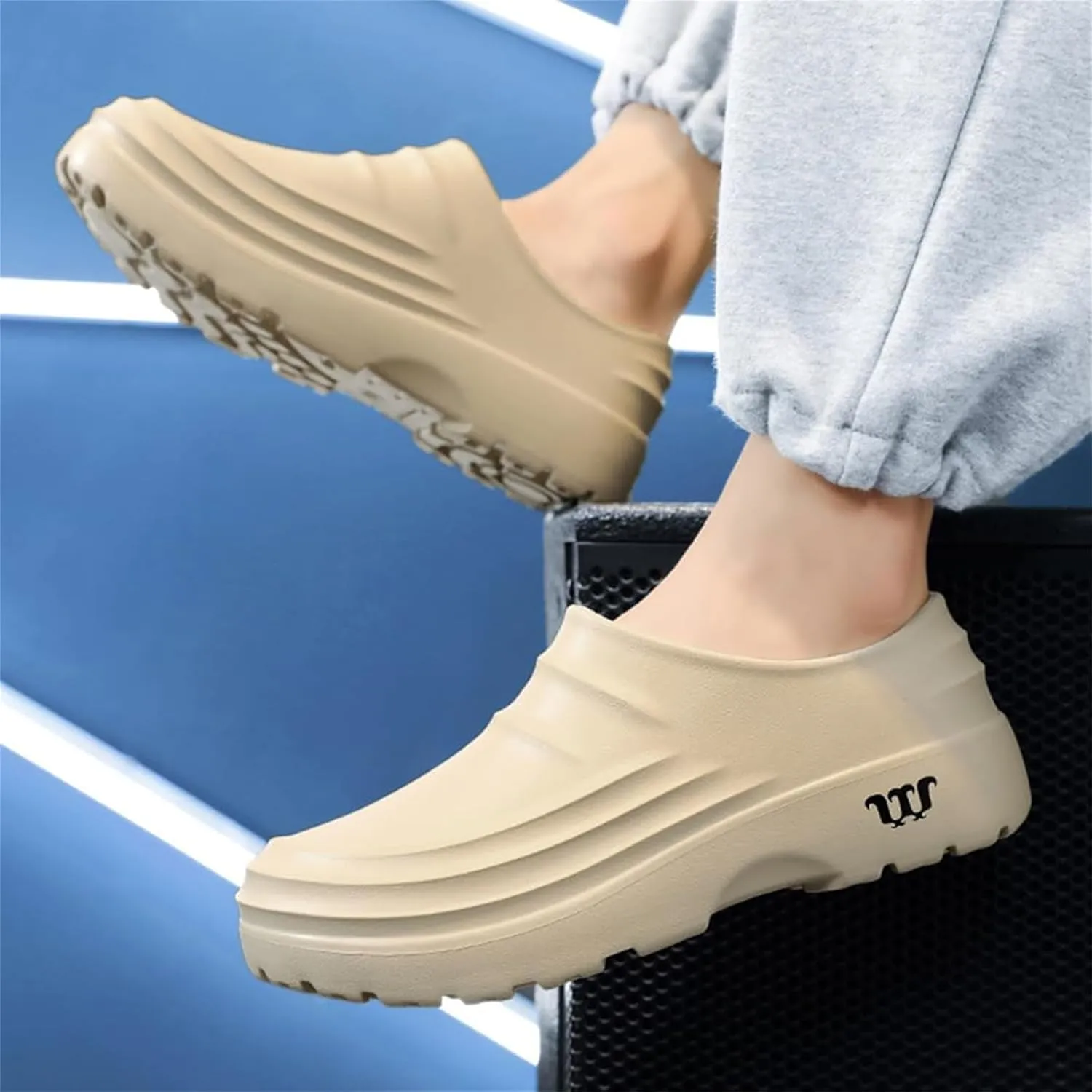 Armadillo Clogs Women Men Comfortable Non Slip Nurse Work Shoes Slip Resistant Waterproof Shoes Oil Resistant Chef Shoe Lightweight Kitchen Nurse Shoe