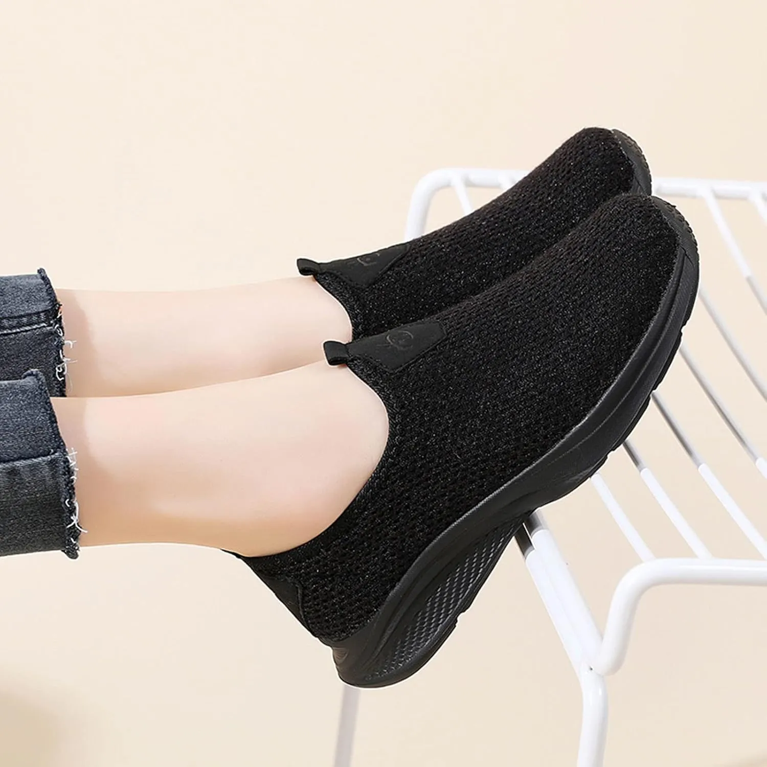 Women Lightweight Slip On Sneakers Casual Walking Shoes Comfortable Canvas Flats Non Slip Elastic Loafers