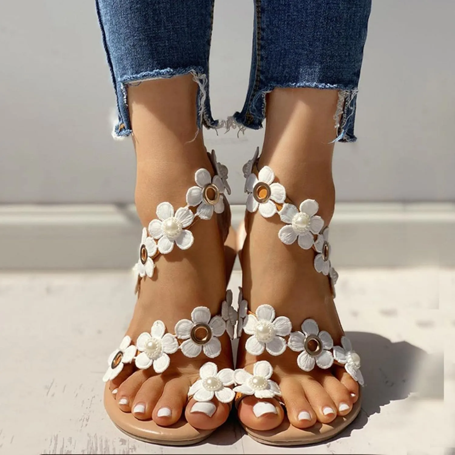 Women's Flat Sandals, Summer Daisy Pearl Beaded Strappy Flower Ankle Strap Casual Sandals Small White Flower Lace-up Peep Toe Comfortable Leisure Sandals for Women and Girls